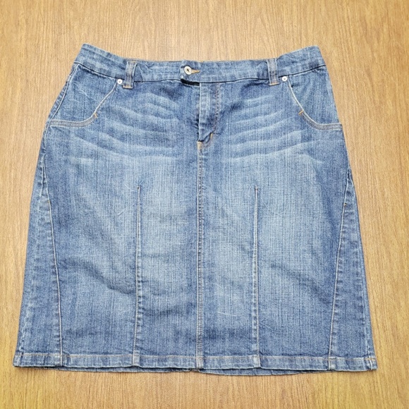 Avenue Dresses & Skirts - The Avenue premiere jean skirt